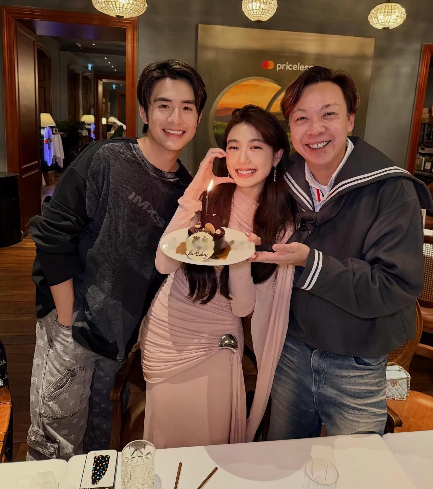 涂毓麟在香港帮女友孙乐言庆祝生日