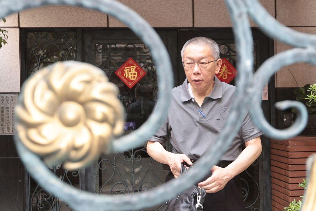 柯文哲：“我的车在哪？”。9日，柯文哲预计于上午9时30分出庭。当天上午8时40