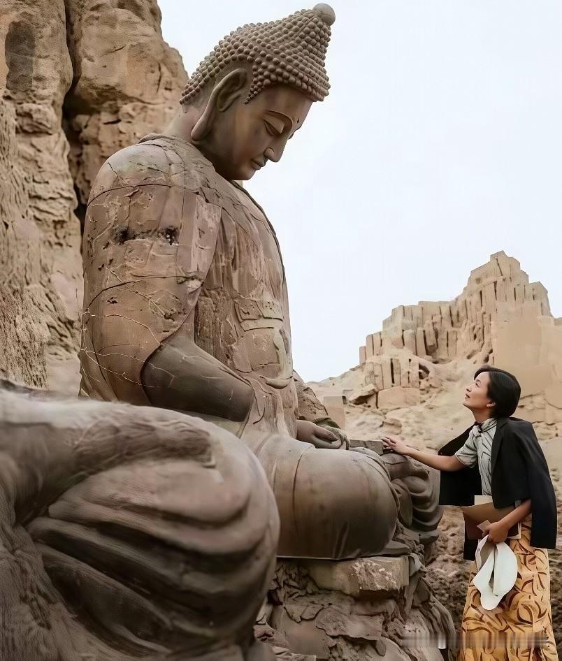 我林家满门忠烈，你算个什么东西……这张照片是林徽因经典的“人佛对望”画面，也