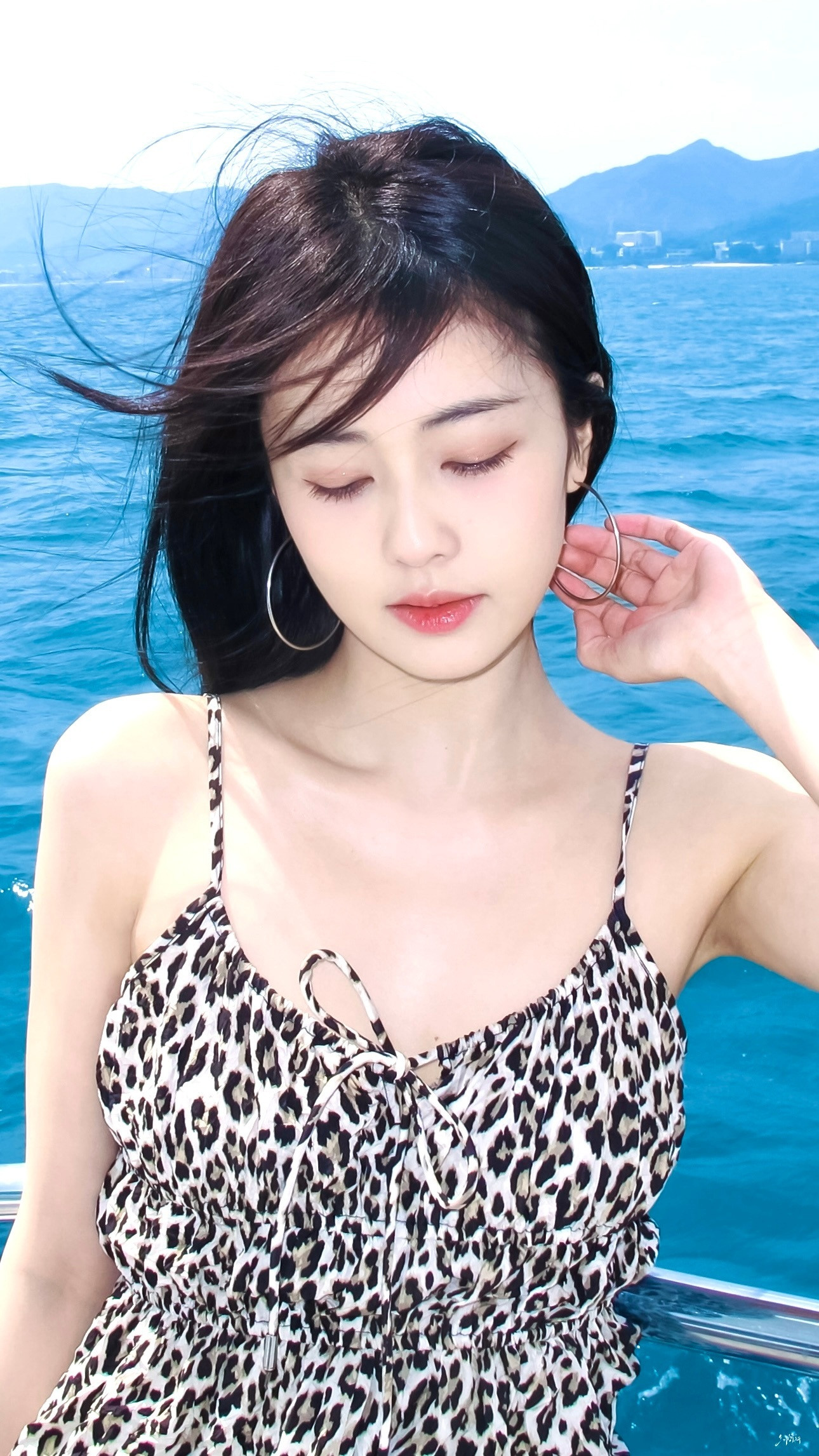 白鹿一起去海边散步吧喜欢白鹿的生活照，阳光明媚的白梦妍🌈​​​