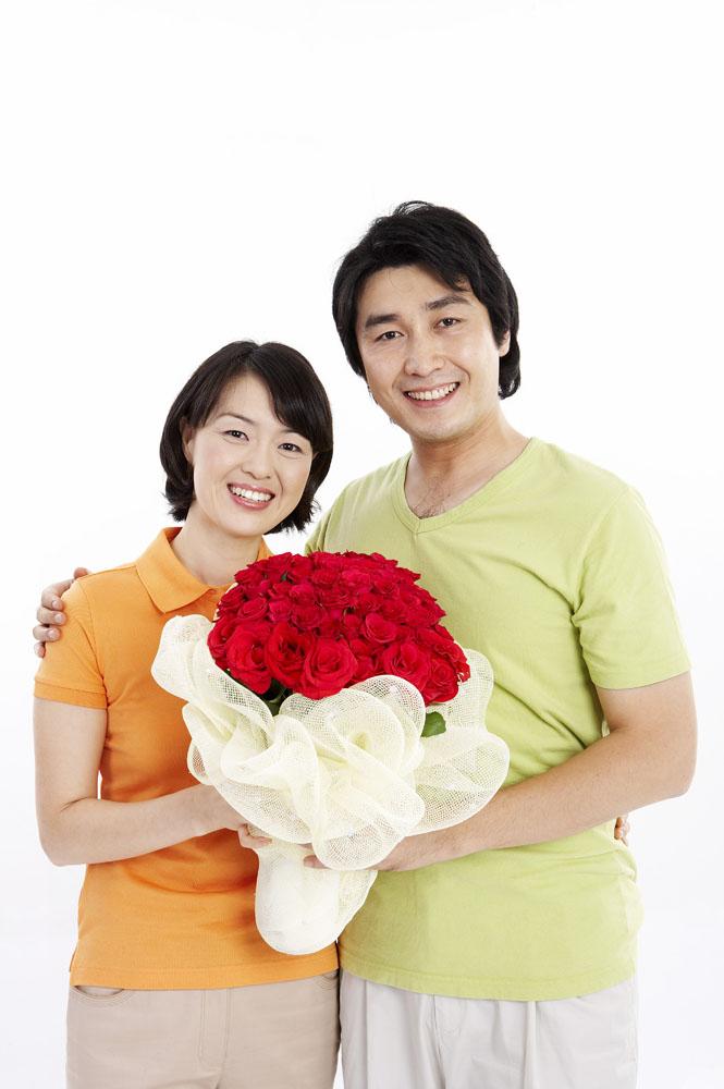 中国好夫妻的标准，第一是适时有房事生活，第二是两人团结，第三是经常鼓励对