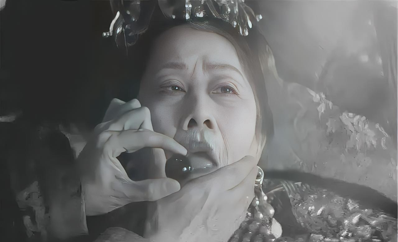 慈禧临死前一刻，太监看她马上不行了，赶紧给她喝了一碗海龟汤，吊着最后一口气，紧接