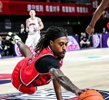 2025-2026CBA联赛最强后卫线阵容组合(广东宏远):1.特雷韦林-奎