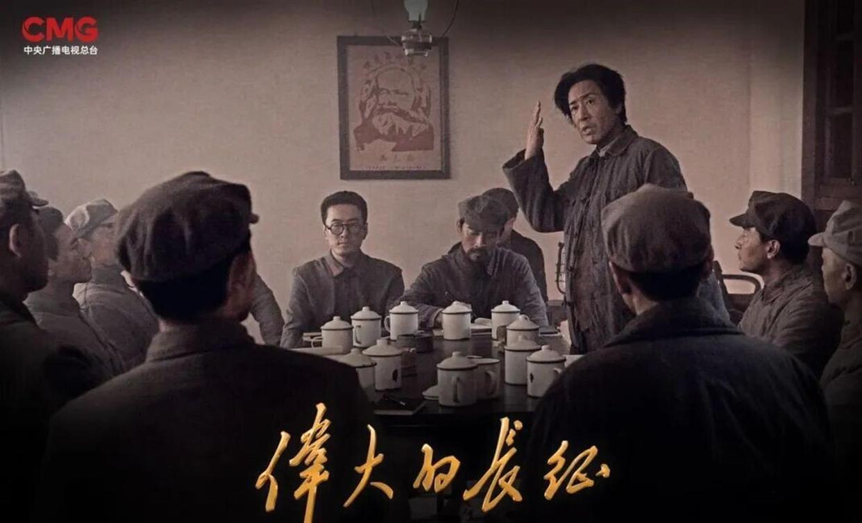 看完《伟大的长征》前四集，于和伟演毛主席到底像不像，我盯着他湘江边扶桌子的那个动