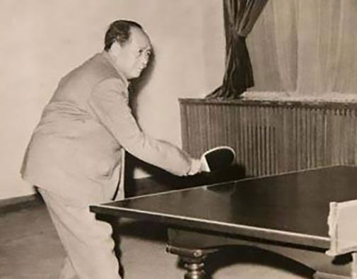 虽然毛主席活到了83岁，但他的保健医生却说：“其实毛主席不具备长寿的条件，他长寿