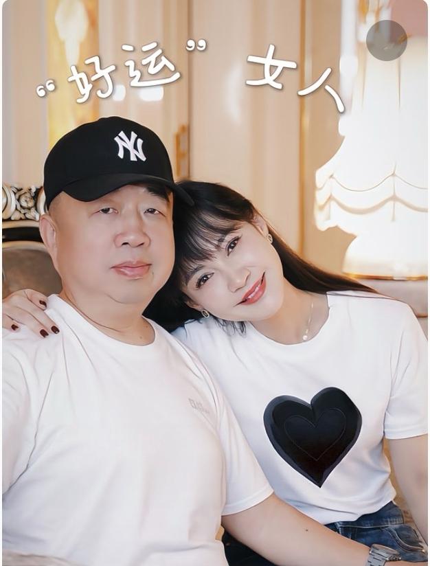 终于知道，为啥大美女杨雪，找了一个酷似蓝战非的老公，不是图他有钱，也不是图他