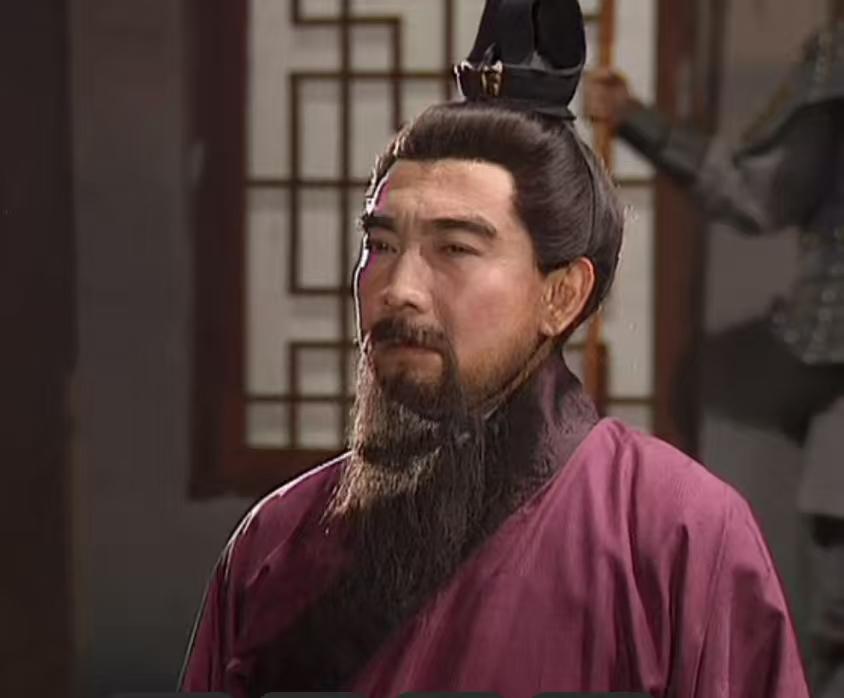 今日话题：曹操如果称帝了会怎么样？？？网友甲：如果曹操称帝那三国早就统一了！