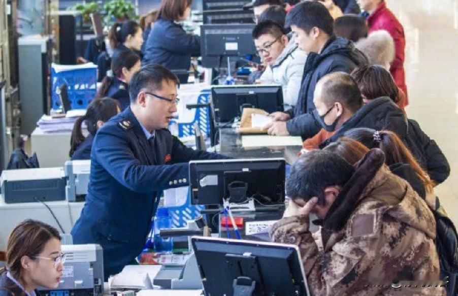 请问：机关工勤属于行政编制吗？答案：属于，但不同于公务员身份，其编制性质为行