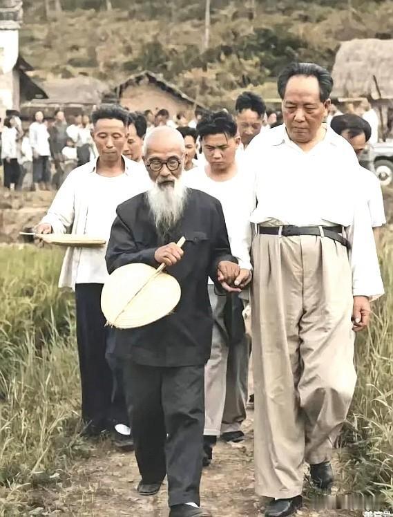 1959年，毛主席回到故乡韶山。