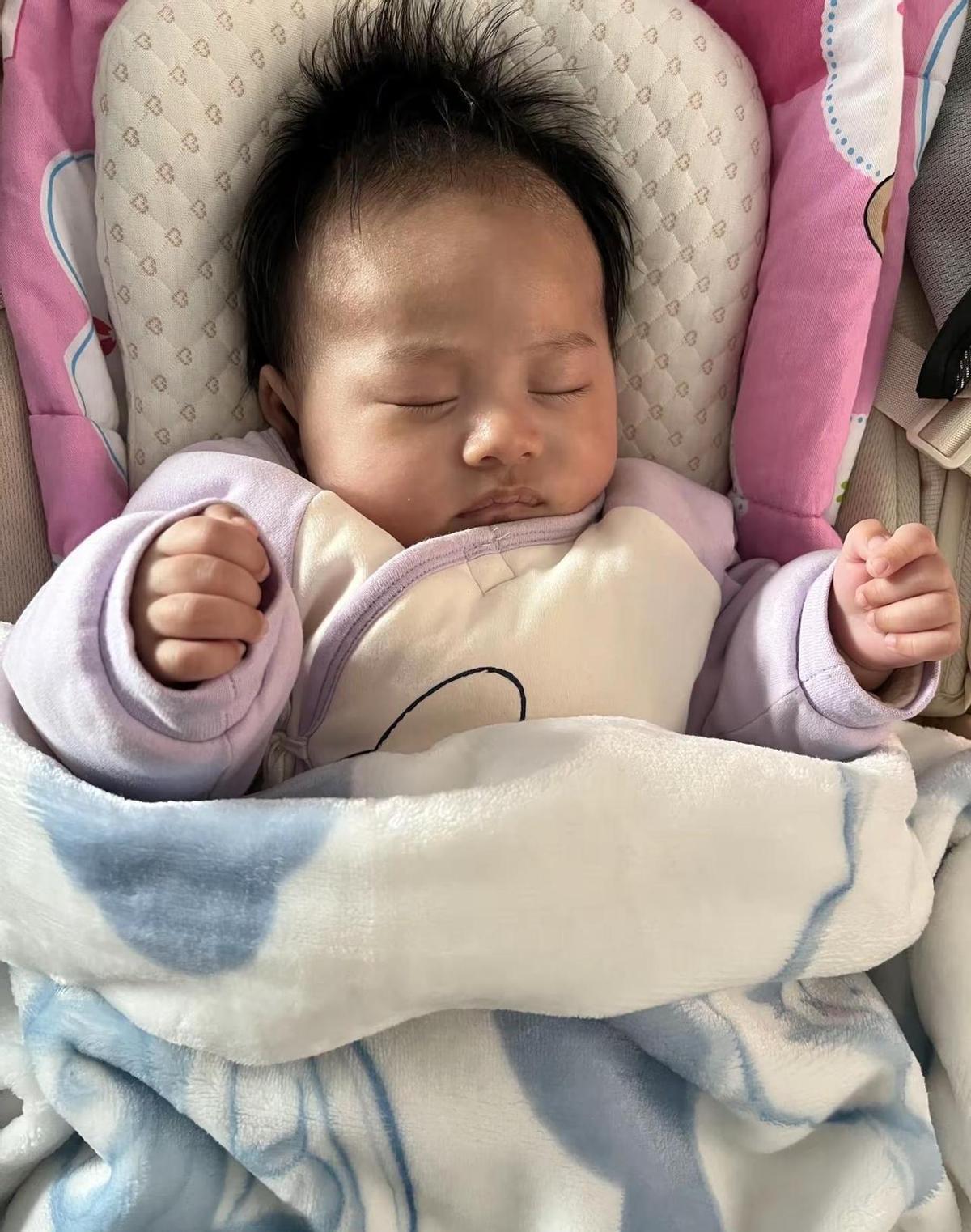 623亿次播放！这届成年人到底是有多缺爱？仅仅两个月，全网就被“人类幼崽”彻