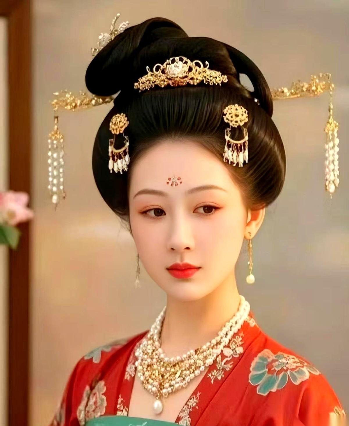 真的假的？一辈子给一个摇摇欲坠的王朝当顶梁柱，结果呢？人刚咽气，尸骨未寒，全家