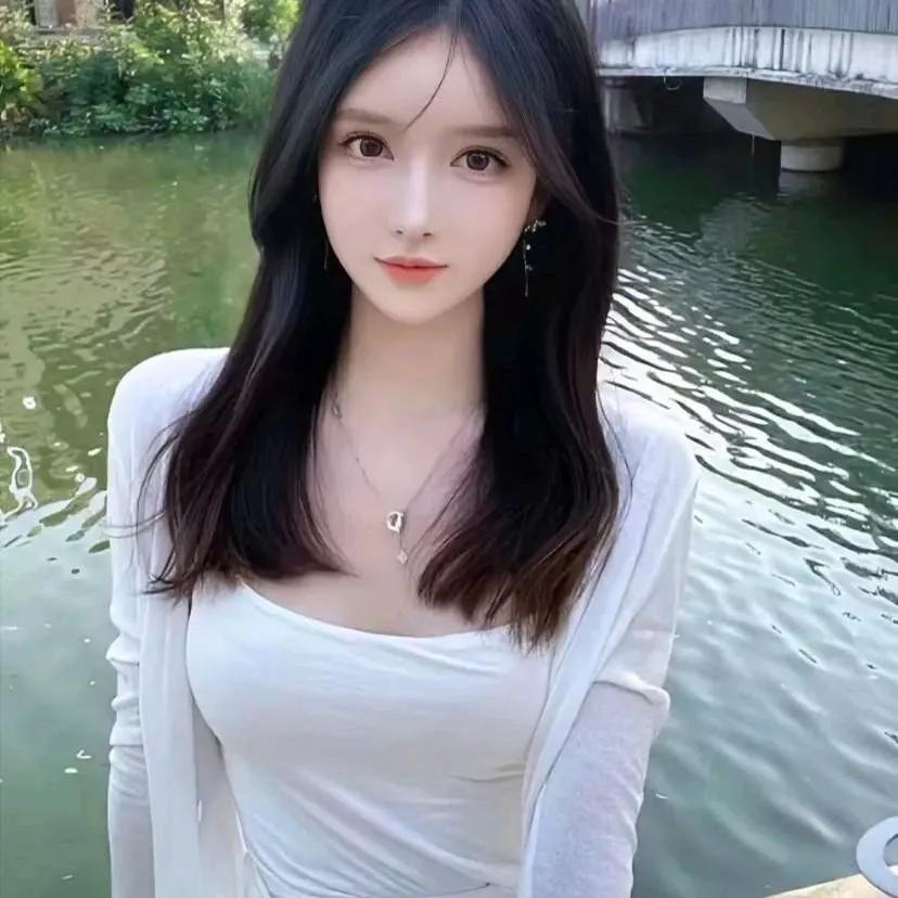 在静谧湖畔，邂逅温柔的时光湖边温柔少女湖畔自然美景湖畔静景湖畔春日美景湖