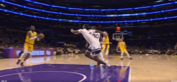 艾顿的性格是真的温和八村塁:我都准备要干仗了,你和对手击掌了...里德对艾