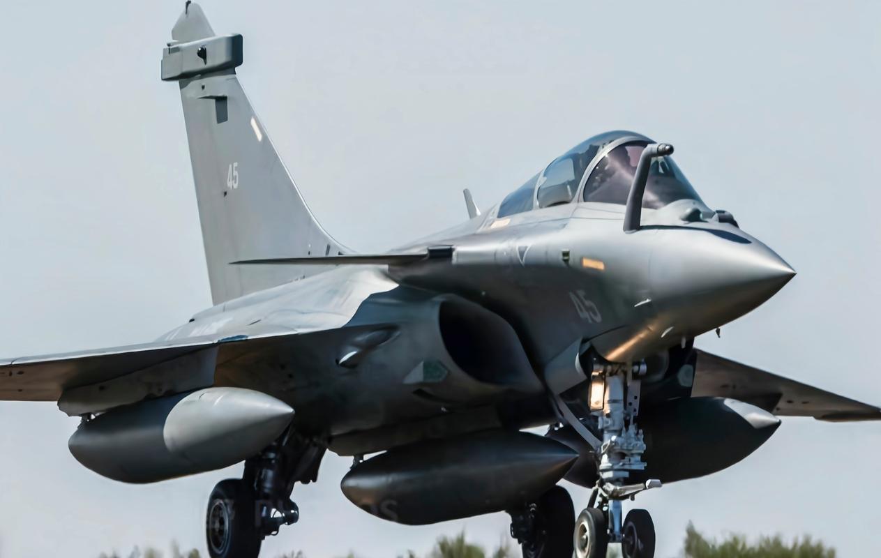 进退两难选阵风？美俄都靠不住，越南只赌一件事。越南如今的处境，确实称得上进