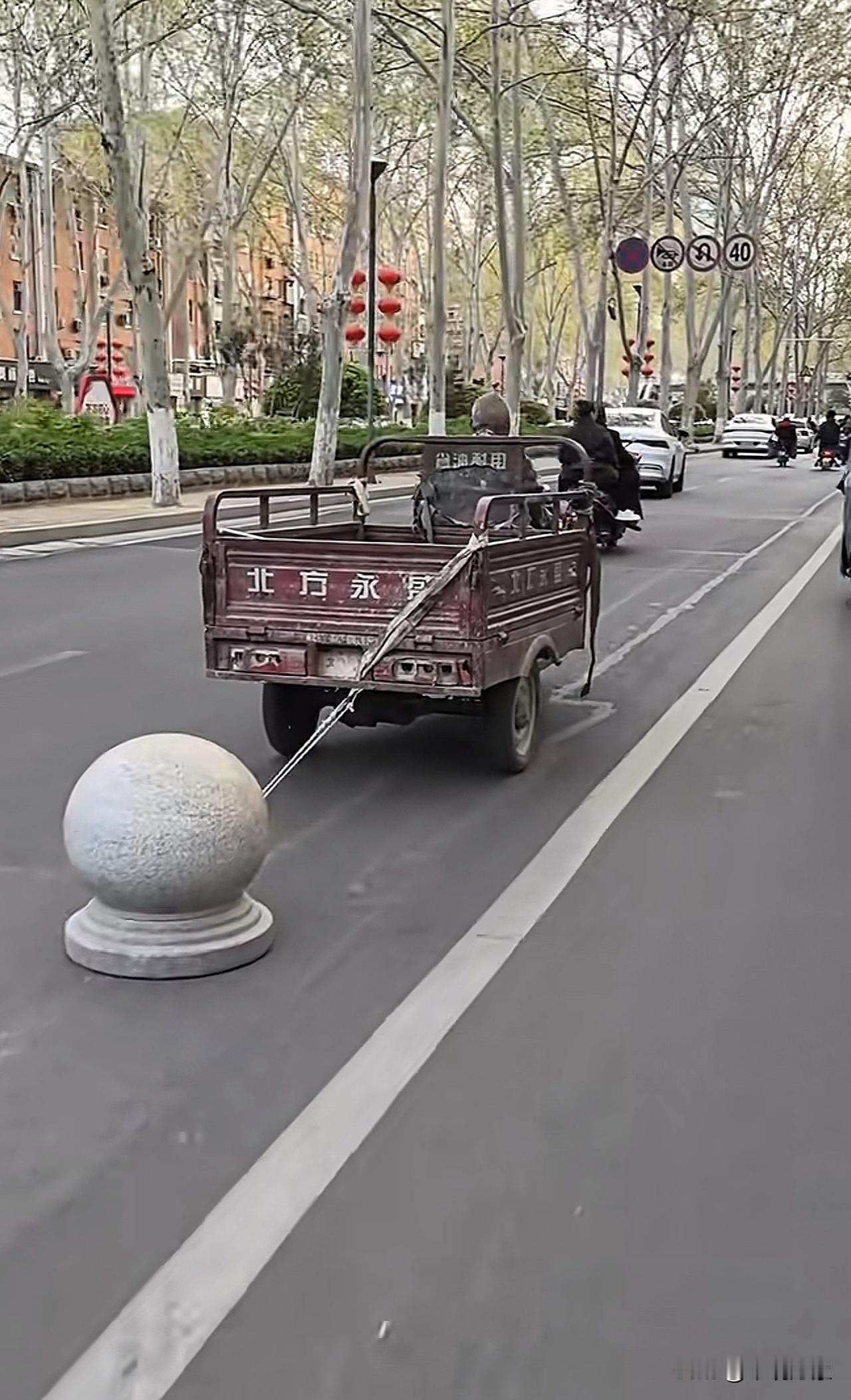 你说他要这个干嘛？街拍