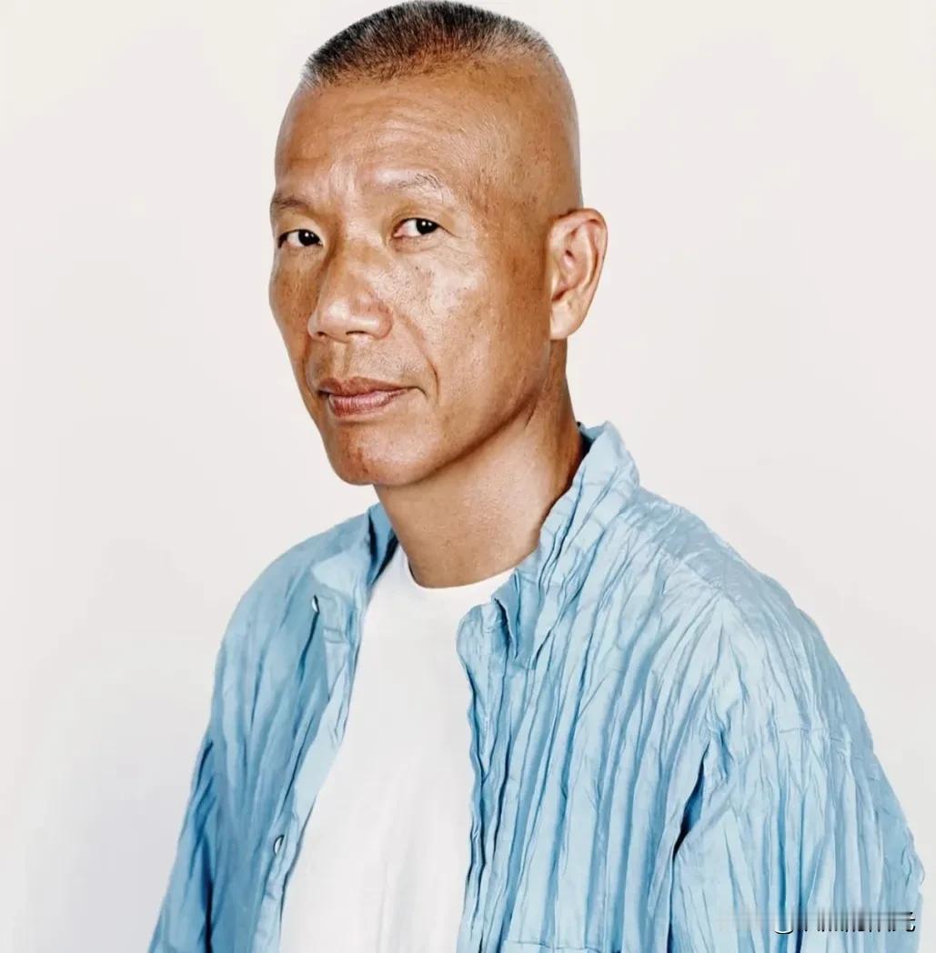 现在全网最后悔的人应该是蔡国强了吧不仅没把烟花残留物及塑料碎屑清理彻底，还有