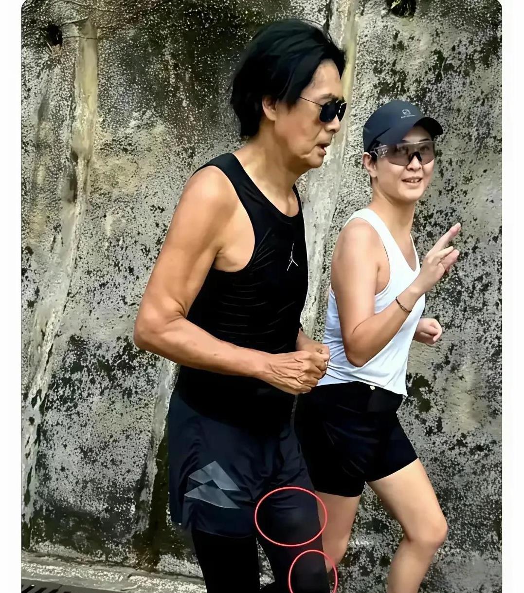 吕良伟是吃了长生不老肉了吗？文哥都变成老头子了，他还是当年阿力的模样。不知道