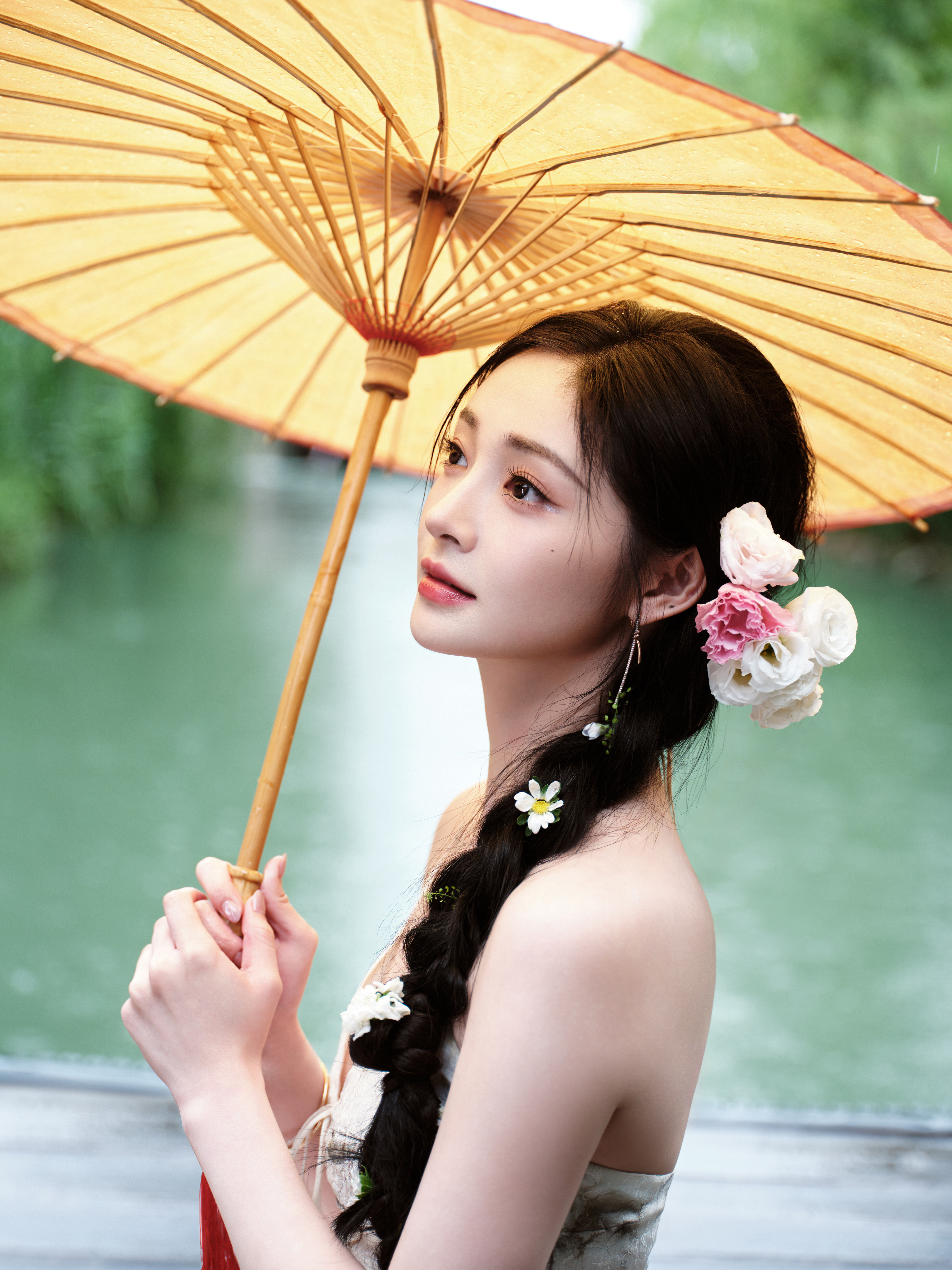 周洁琼 江南烟雨，美人如画。周洁琼江南美人具像化了