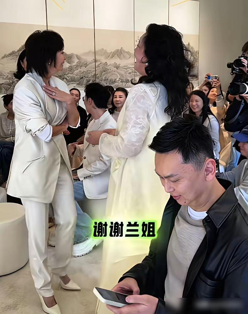 张兰这辈子，活得比电视剧还跌宕。2006年的北京国贸，她砸3个亿开的“兰会