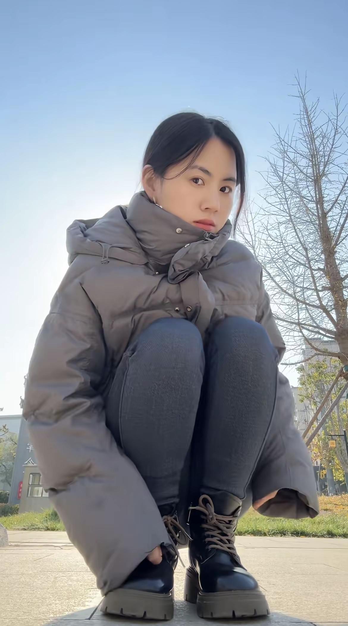 冬天冷的打哆嗦，都不敢直身，蜷缩着身体暖和。