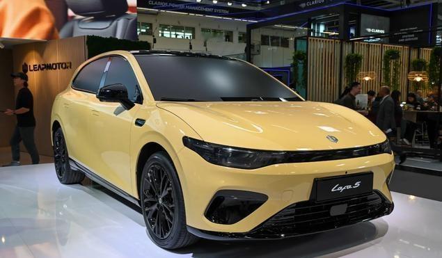 比亚迪没想到、小鹏没想到、大众更是万万没想到，本以为纯电轿车市场，是比亚迪海豹、