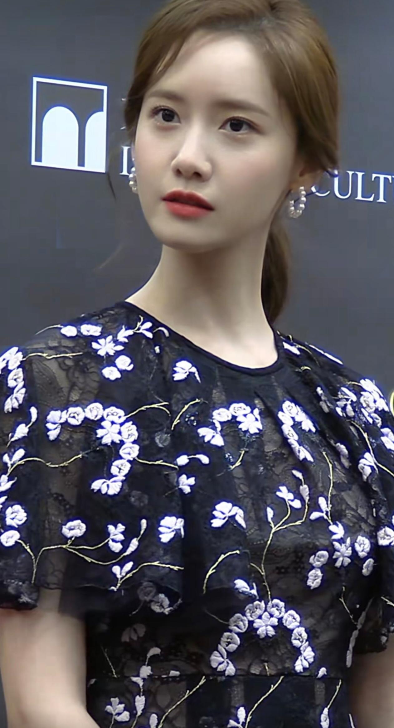 嗯有没有觉得林允儿和汤唯长德很像？这位少女时代的成员，造型优雅大方，是公认的顶