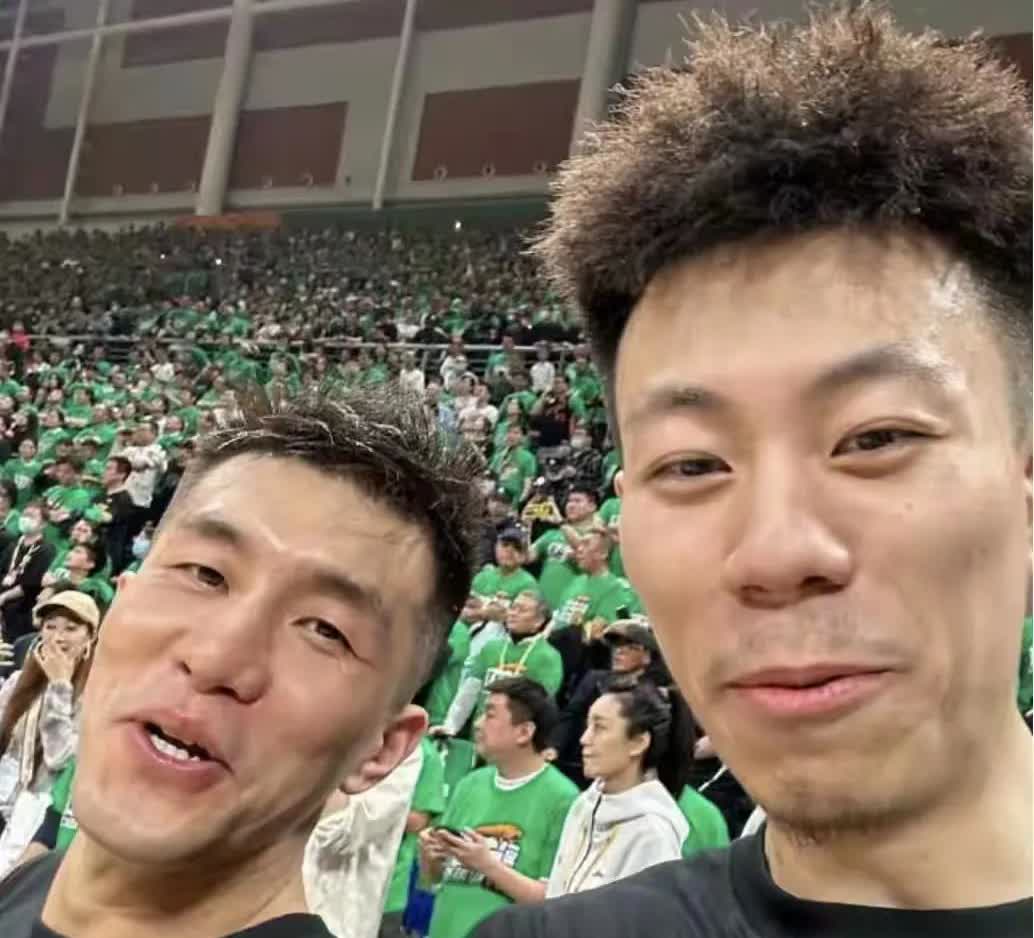 有自作聪明的球迷说，去年辽宁男篮用郭艾伦换来了王岚嵚，这样做真是太亏了，为什么不