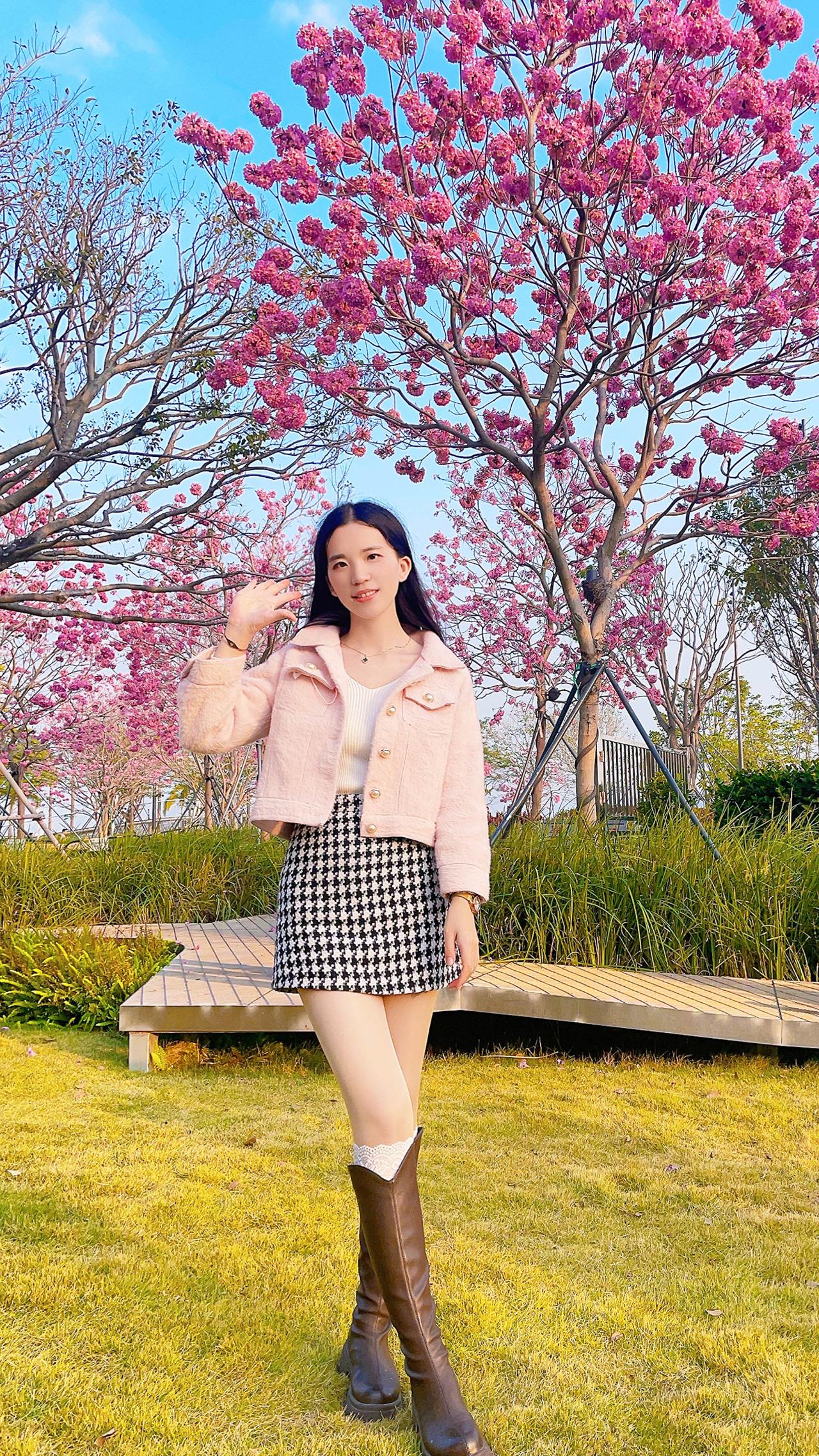 不一定每天很好，但每天都有一只小美好在等你。美女过膝袜黑丝袜子