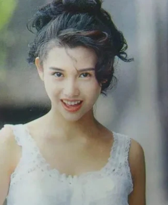 1988年，邱淑贞成为王晶的御用女主角，二人传出恋情，王晶说：“没考虑过结婚，不