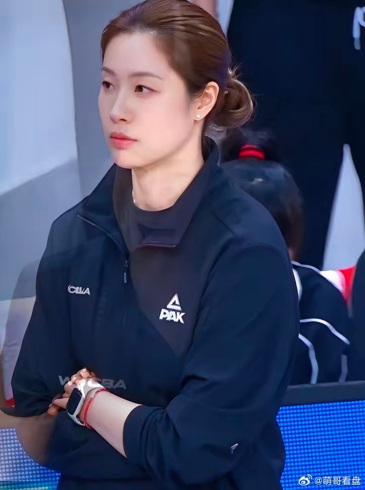 中国女篮未来的主教练还真有可能是陈晓佳，原因只有一个，那就是民意难违。不知道大家