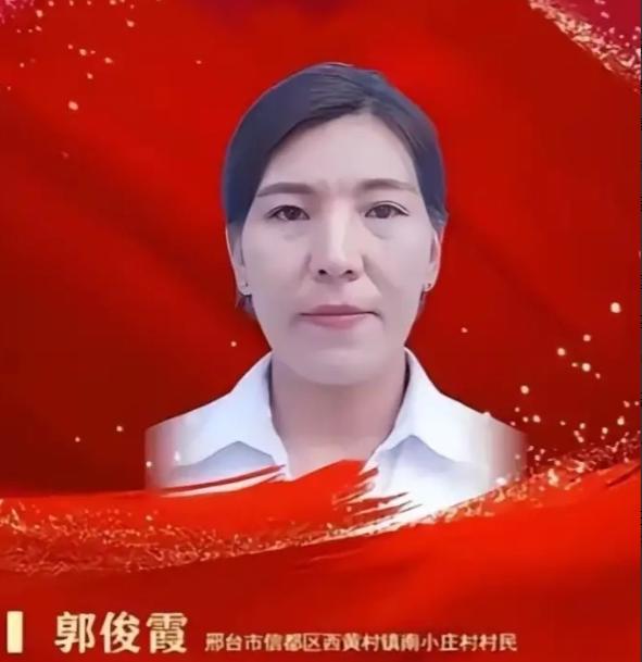 河北，一位已有2娃的34岁母亲，在邻居夫妻相继病逝后，直接将邻家11岁的儿子和3