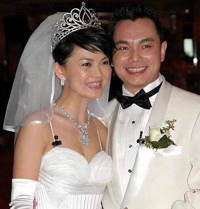 李湘又冲上热搜，这次是因为他的前前夫李厚霖。当年李湘突然嫁给李厚霖，众人很是