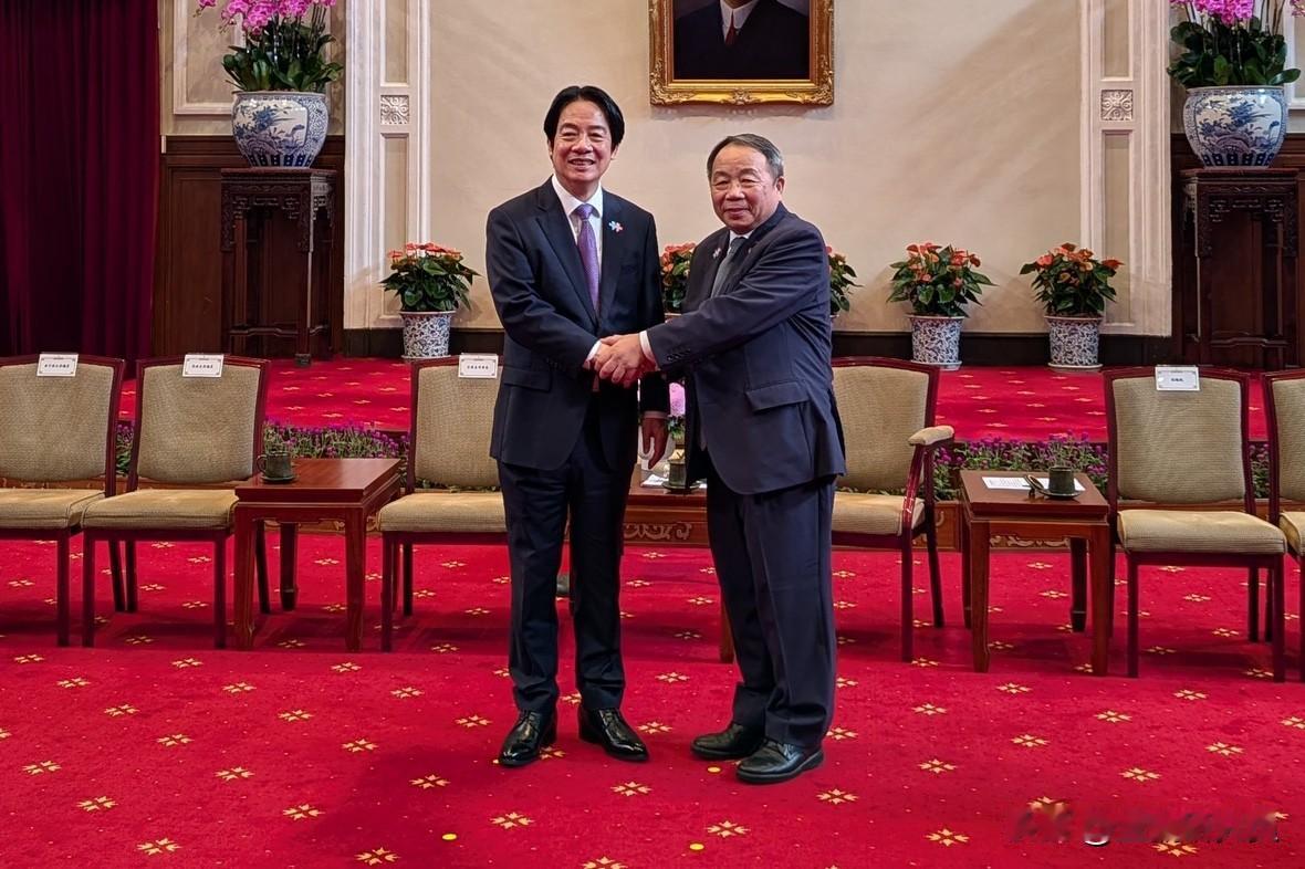 石平今（14日）在社媒发文叫嚣称，我在社交平台上展示了与赖清德合影后，得到了82