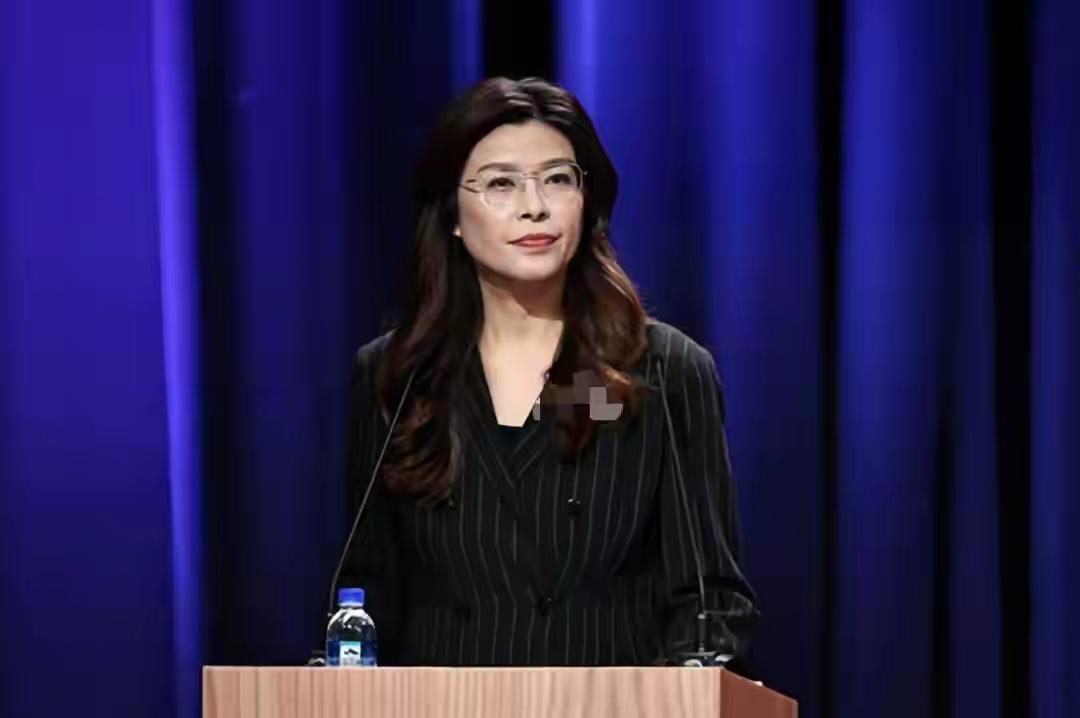 一句“我是陆配之女”，郑丽文直接把围剿她的人打回原形！金溥聪、朱立伦、卢秀燕