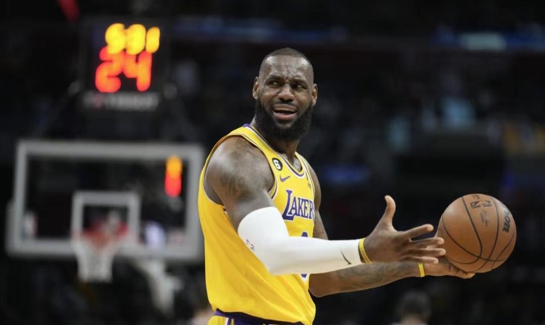 NBA总决赛输球最多的球星：詹姆斯最多！1、勒布朗·詹姆斯：33场；2、杰里