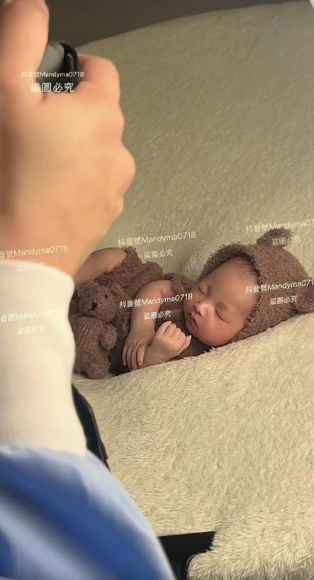 马筱梅给儿子汪宝儿注册账号才两天，“我是汪宝儿”圈粉已达1.3万。马筱梅同时把