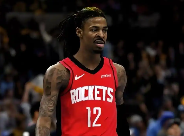 莫兰特毫无疑问适合火箭首先，他在火箭是第三，甚至第四得分点，不需要他扛产量，莫