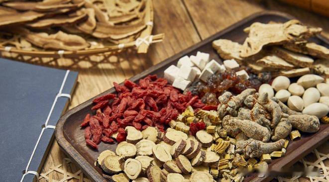 功能状态下滑该如何科学调理？中医2个核心思路，对症不盲目很多