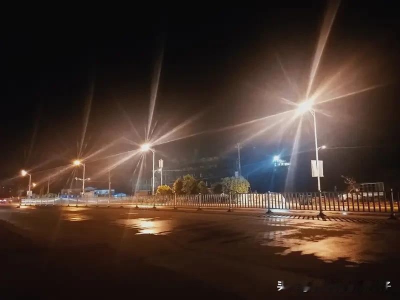 人最难悟透和看破的是什么?人最难悟透和看破的，首当其冲是自我。我们总忙着揣测他