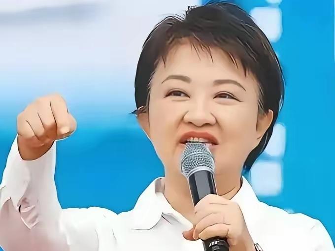 卢秀燕这阵子可真忙，又是召集17县市开“反毒油线上国是会议”，又是要上凯道游行。