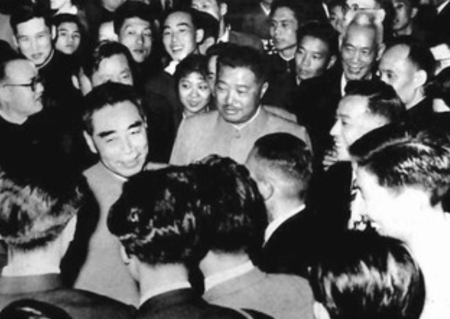 1956年，贺龙作为中国特使访问巴基斯坦，总统邀请他打猎，结果总统打了40多只，