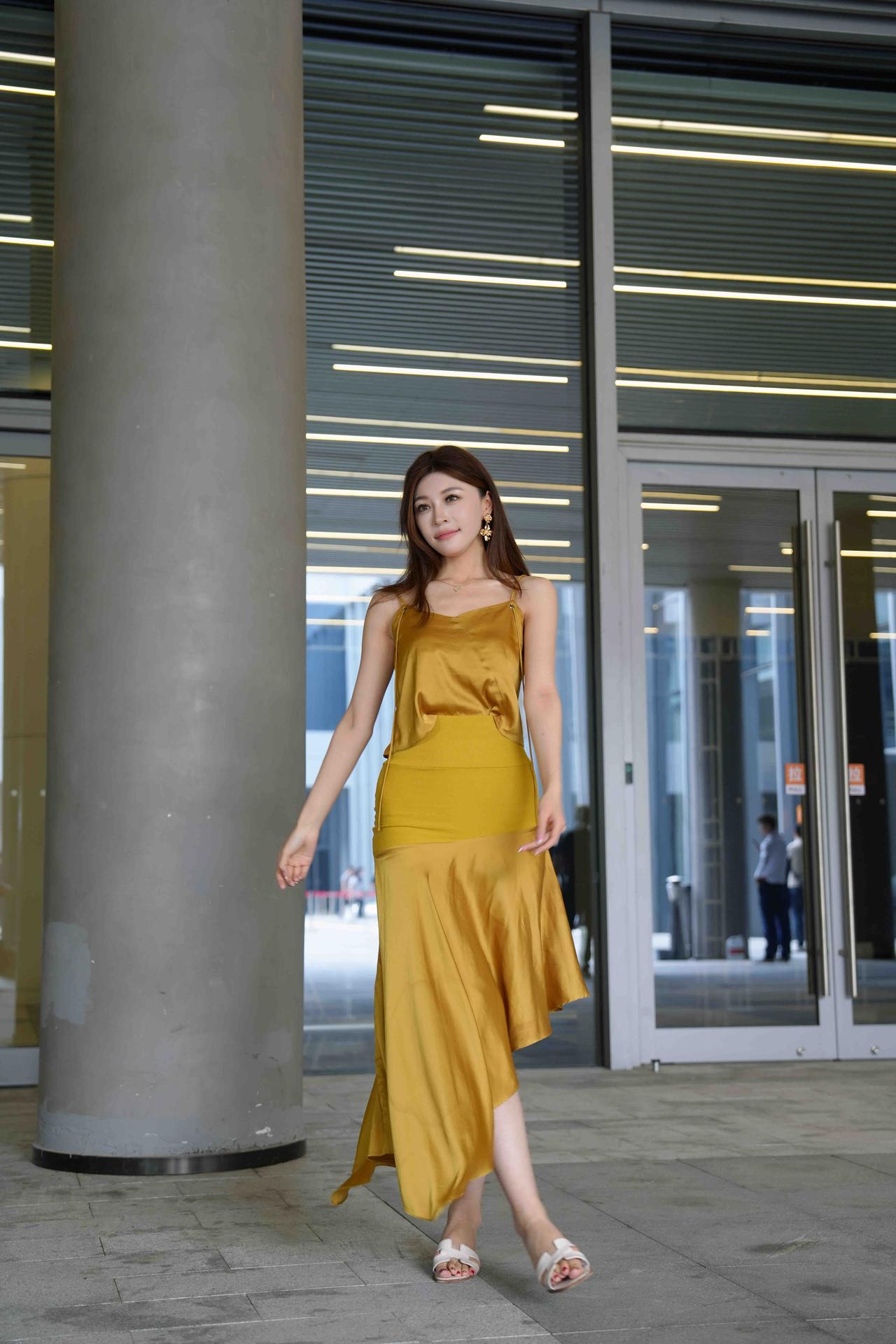 都说单反毁一生，摄影穷三代。摄影师穷的原因，大概是不停换设备，在设备上长年投资，