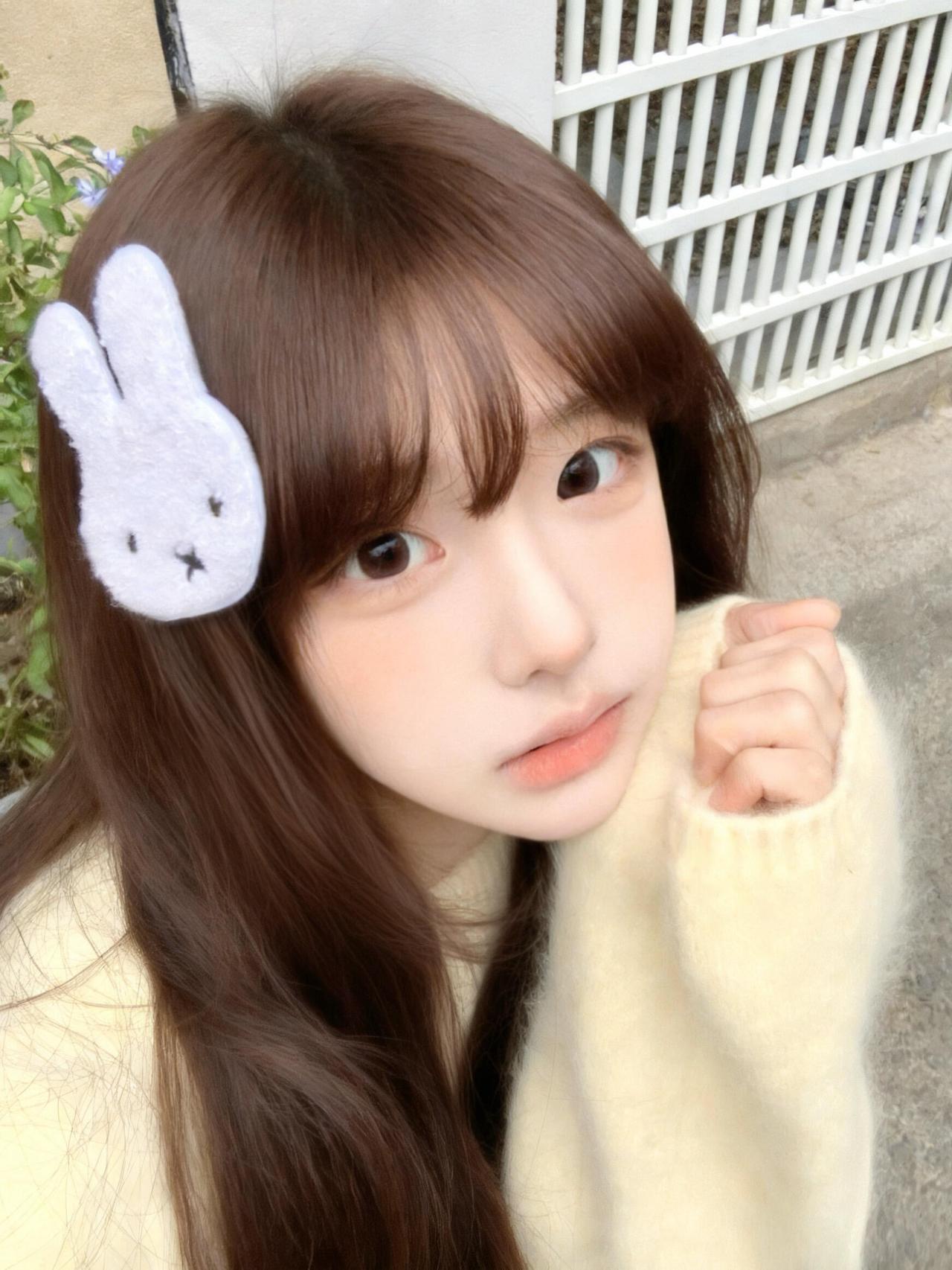 好在门口也挺好拍的和我的嫩黄色毛衣很搭捏•͈·̭•͈