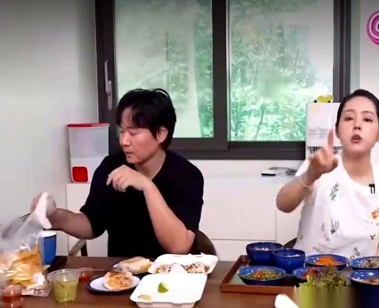 说起韩佳人和延政勋这对夫妇，脑子里蹦出来的词就是，有钱，有名，顶级明星。镜头推