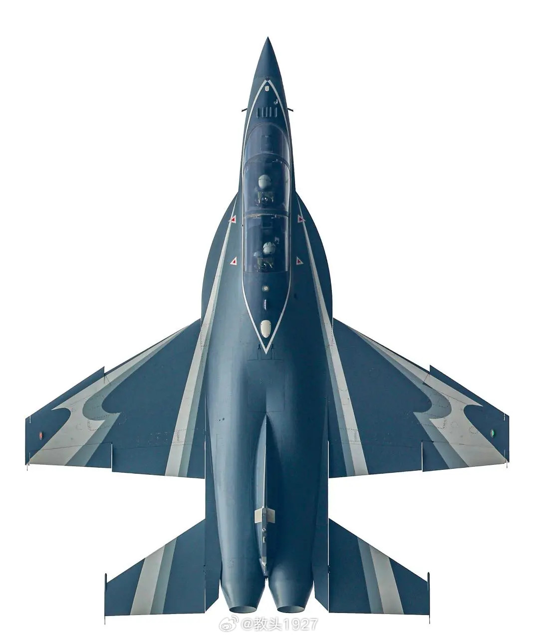 空军航空开放活动航展解读教练-10“猎鹰”（原名L-15）是中国自主研发的新一