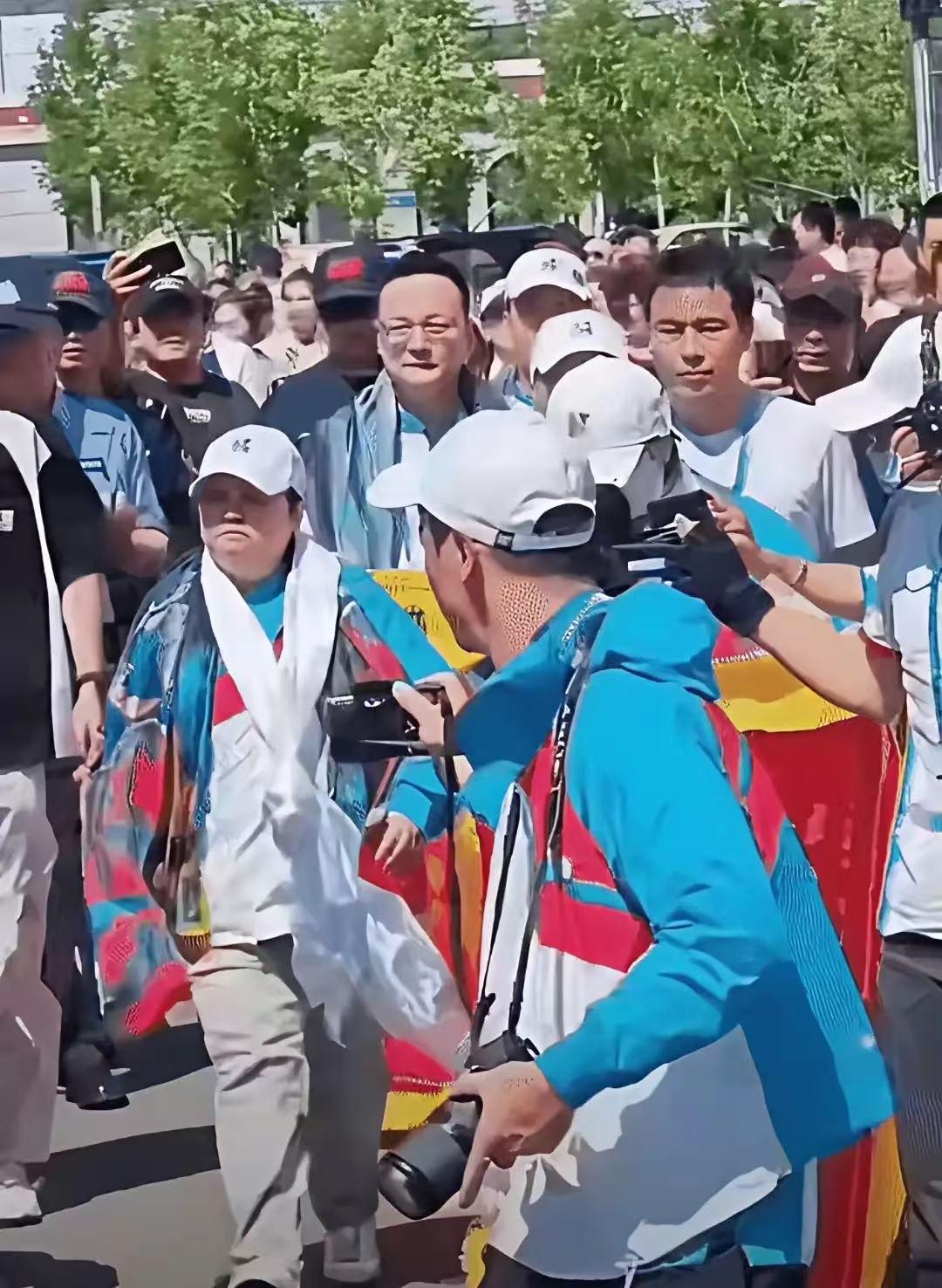 韩红这次遇事，其实早就注定了，不是算命的说的，也不是我说的，而是韩红自己就可