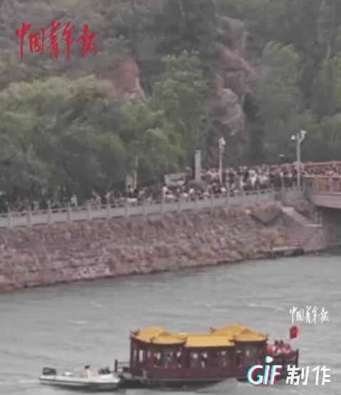 这次要给河南洛阳龙门石窟景区点赞！这群人比贵州的人要幸运。5月2日，龙门石窟一