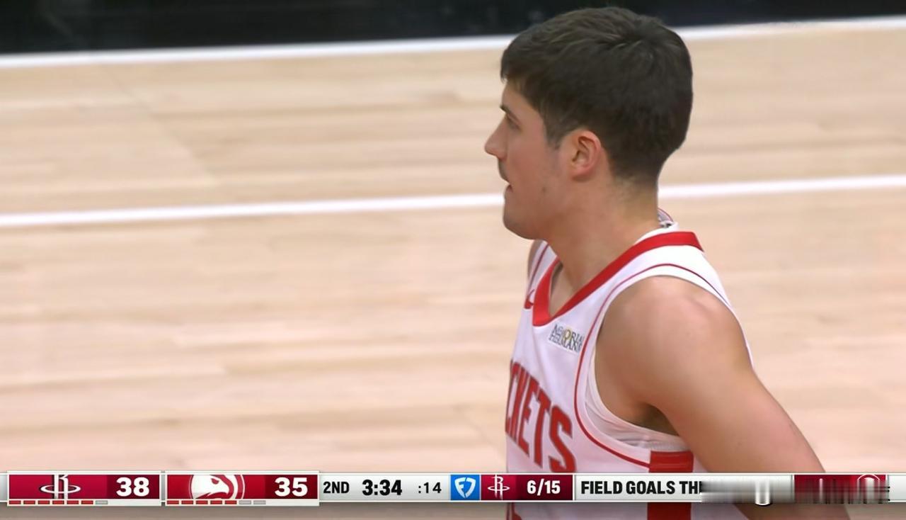 火箭新星谢波德真是太盲目自信了！在今天进行的火箭和老鹰的比赛中，目前双方的上半场