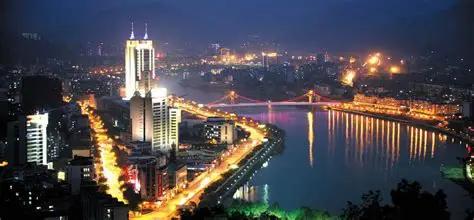 2015年10月，三明房价均价7509元；2016年10月，三明房价均价712