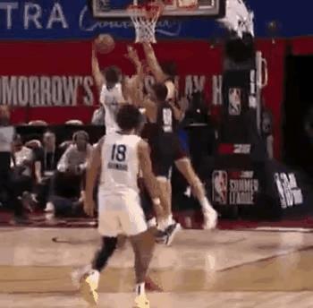 NBA夏季联赛，开拓者首轮16顺位选中的我国球员杨翰森，也是迎来了自己第一场比赛
